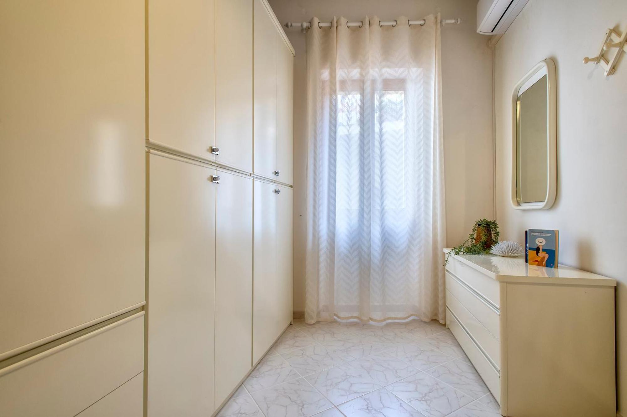Sardinia Re - Corso 32 *
